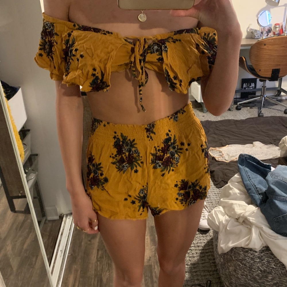 Off the shoulder set